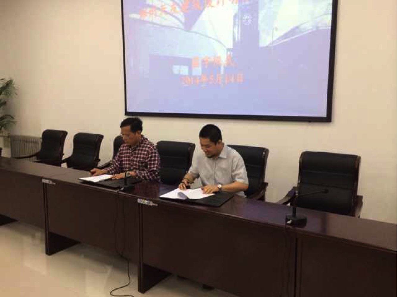 說明: http://m.shuaiguy.cn/uploads/allimg/140902/1-140Z22102312J.JPG